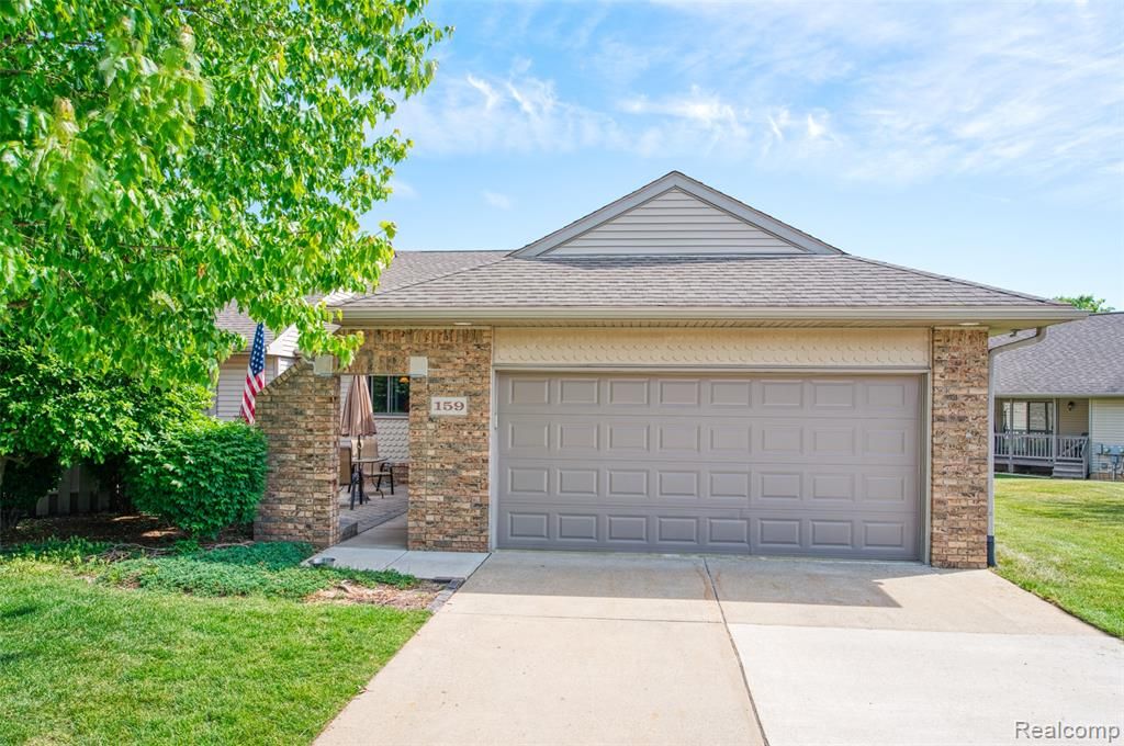 159 Addison Circle, Fowlerville, MI 48836