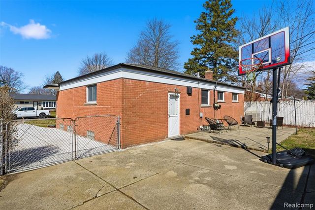 35942 Sherborne Drive, Clinton Township, MI 48035