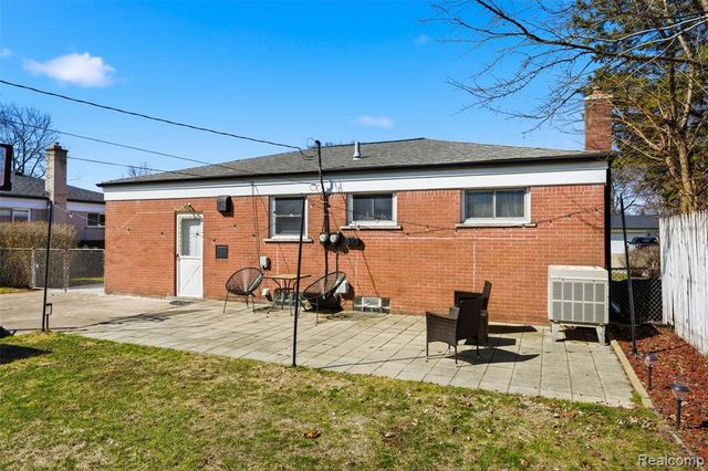 35942 Sherborne Drive, Clinton Township, MI 48035