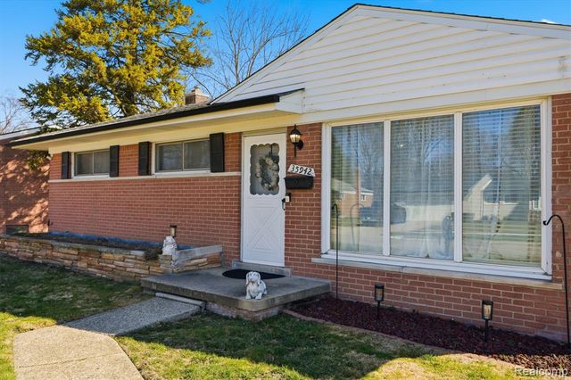 35942 Sherborne Drive, Clinton Township, MI 48035