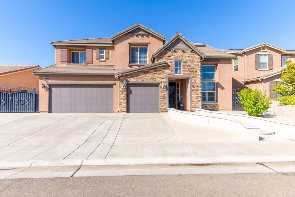 Image 1 of property listing at 654 Agua Dulce Avenue, Clovis, CA 93619
