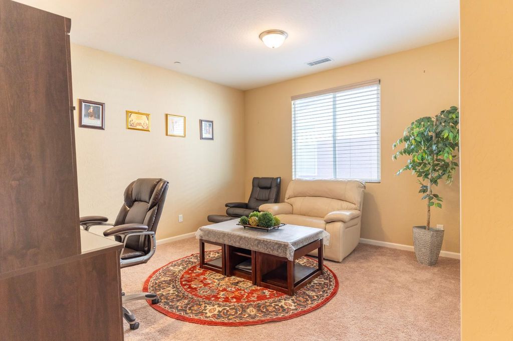 Image 13 of property listing at 654 Agua Dulce Avenue, Clovis, CA 93619