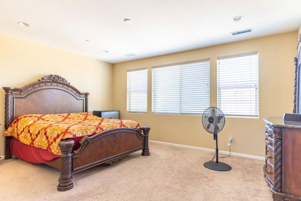 Image 14 of property listing at 654 Agua Dulce Avenue, Clovis, CA 93619