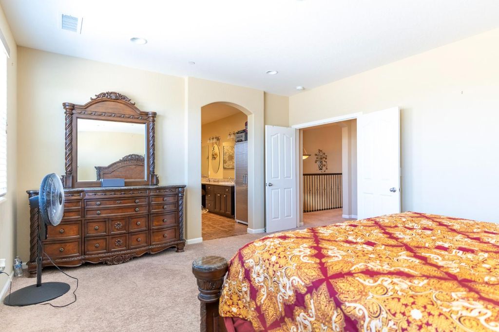 Image 15 of property listing at 654 Agua Dulce Avenue, Clovis, CA 93619