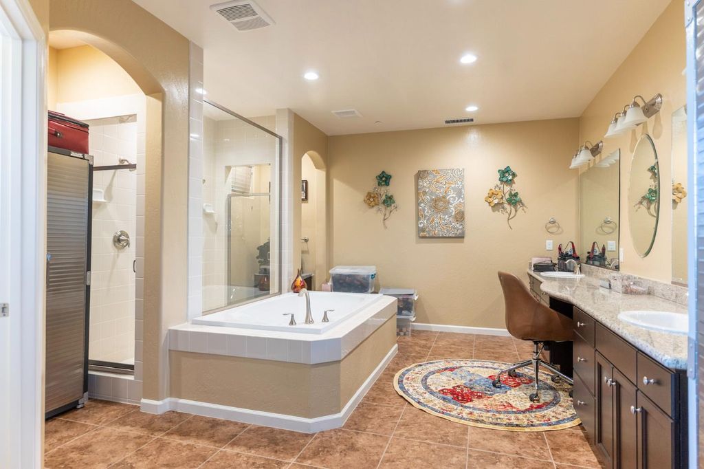Image 16 of property listing at 654 Agua Dulce Avenue, Clovis, CA 93619