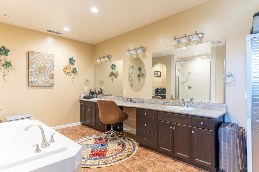 Image 17 of property listing at 654 Agua Dulce Avenue, Clovis, CA 93619