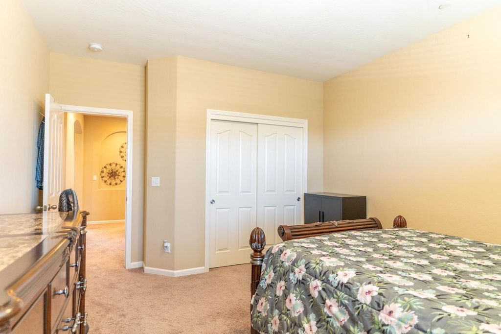 Image 19 of property listing at 654 Agua Dulce Avenue, Clovis, CA 93619