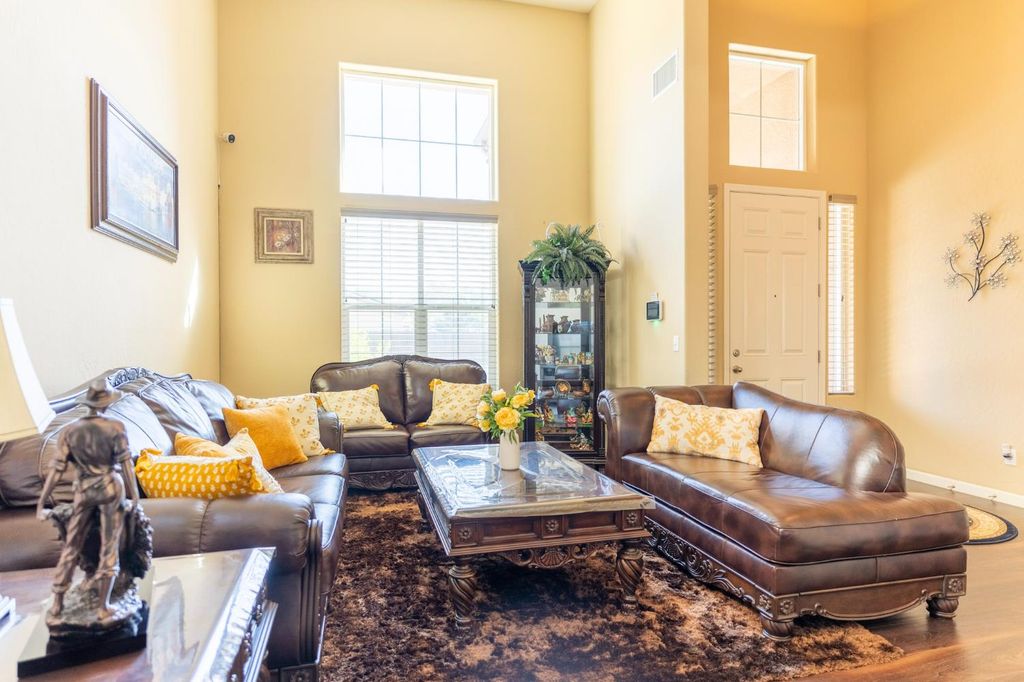 Image 2 of property listing at 654 Agua Dulce Avenue, Clovis, CA 93619