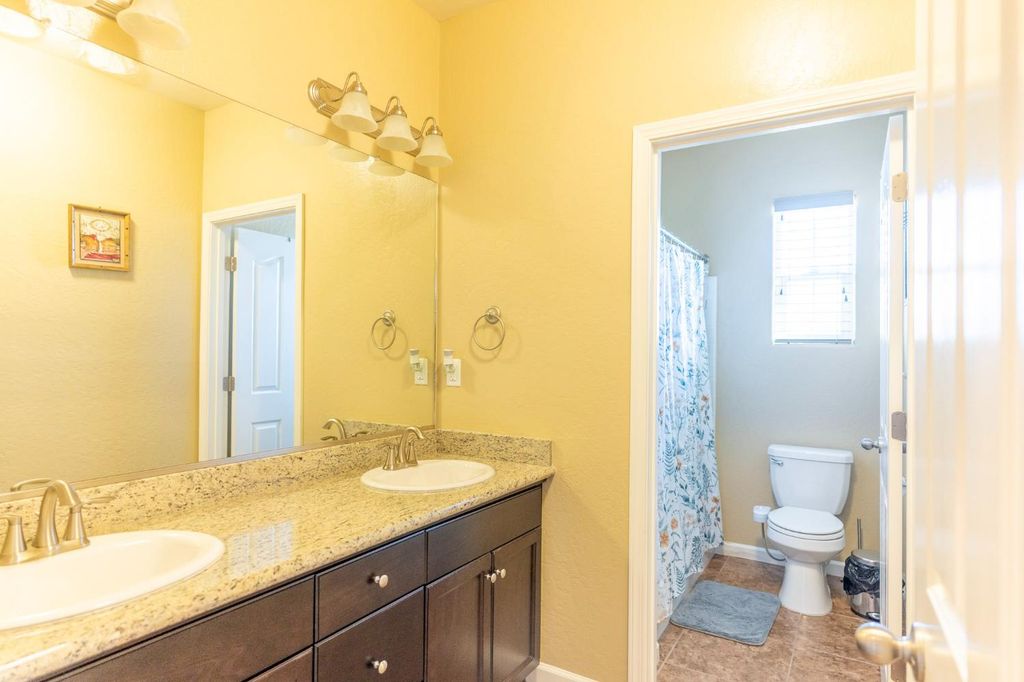 Image 20 of property listing at 654 Agua Dulce Avenue, Clovis, CA 93619