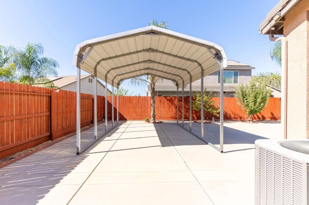 Image 22 of property listing at 654 Agua Dulce Avenue, Clovis, CA 93619