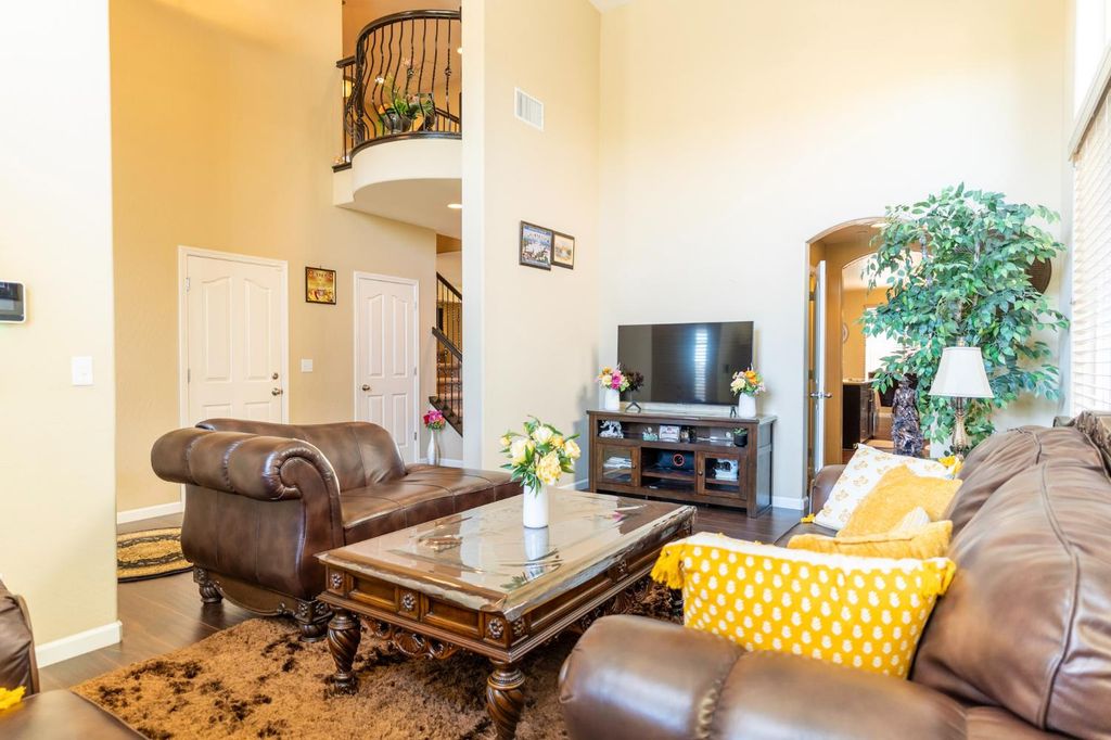 Image 3 of property listing at 654 Agua Dulce Avenue, Clovis, CA 93619