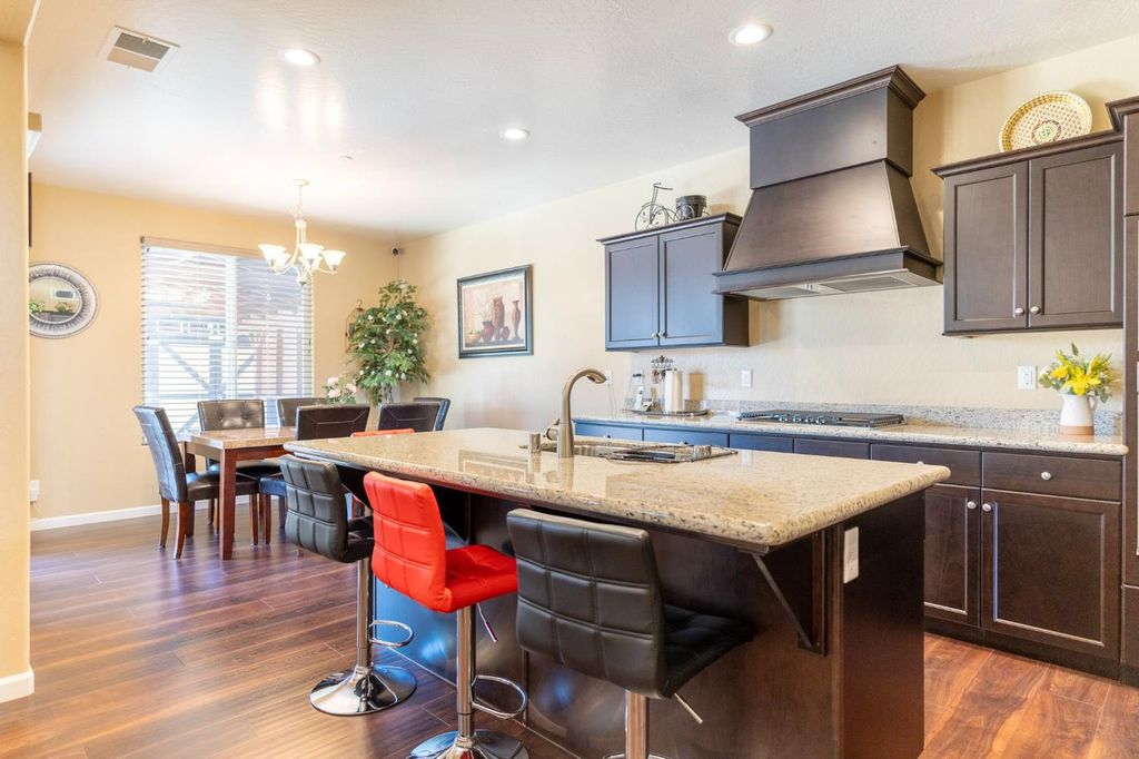 Image 5 of property listing at 654 Agua Dulce Avenue, Clovis, CA 93619