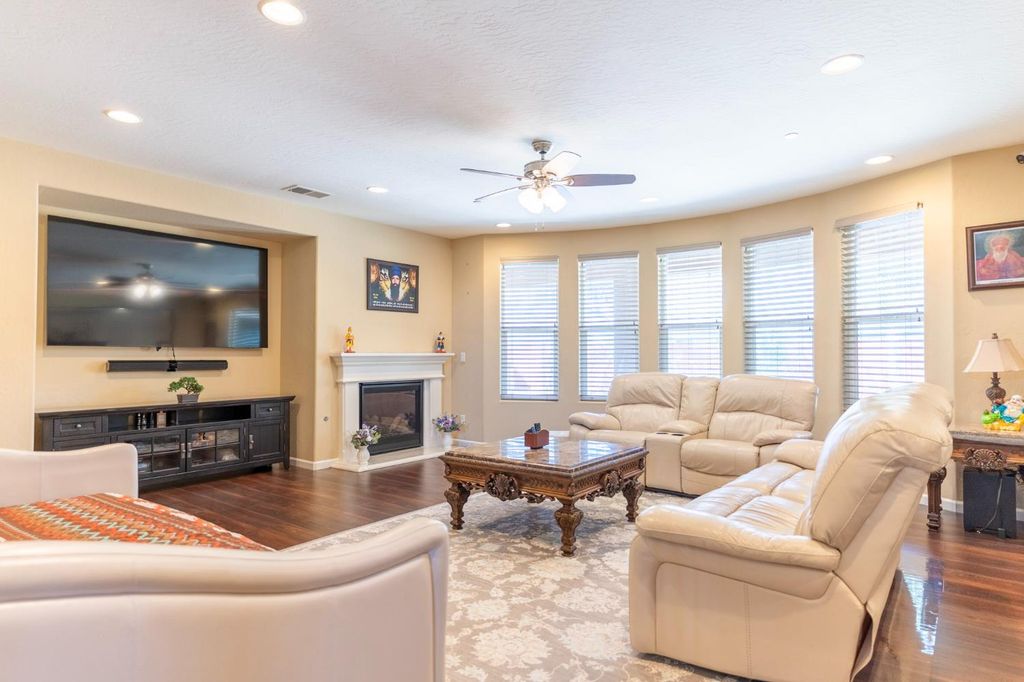 Image 7 of property listing at 654 Agua Dulce Avenue, Clovis, CA 93619