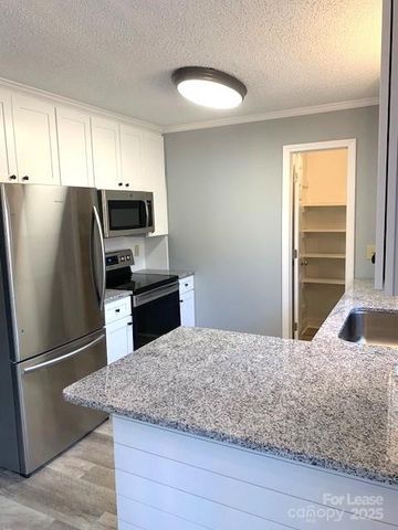 11112 Five Cedars Road, Charlotte, NC 28226