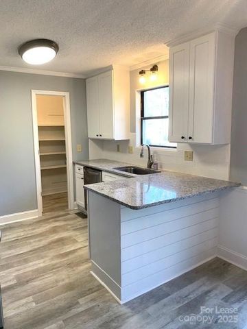 11112 Five Cedars Road, Charlotte, NC 28226