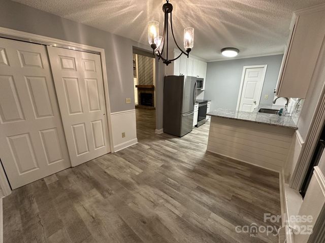 11112 Five Cedars Road, Charlotte, NC 28226