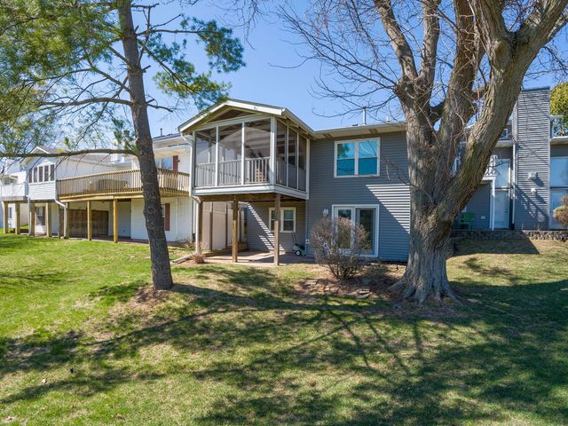 3065 Red Wing Court, Bettendorf, IA 52722