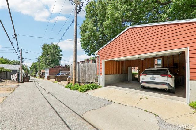 3850 Arsenal Street, St Louis, MO 63116