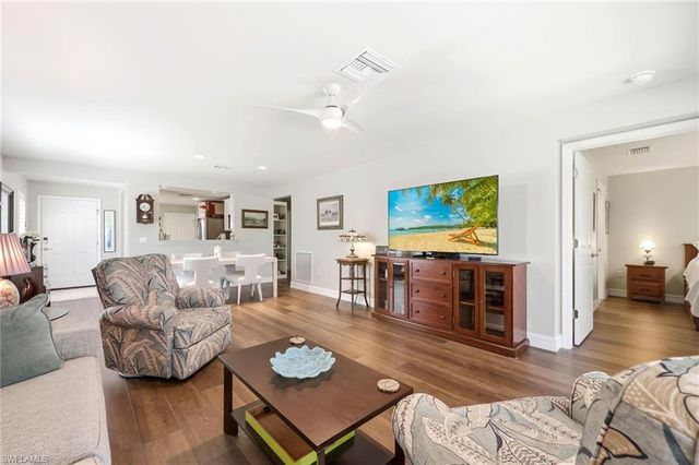 8721 Querce CT, Naples, FL 34114