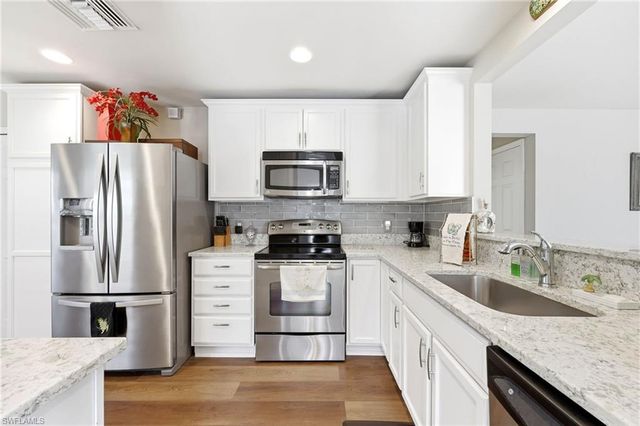 8721 Querce CT, Naples, FL 34114