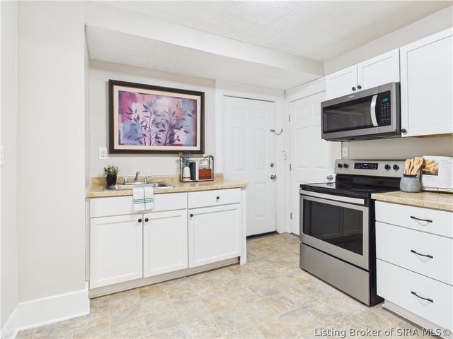 1026 N Clark Boulevard, Clarksville, IN 47129