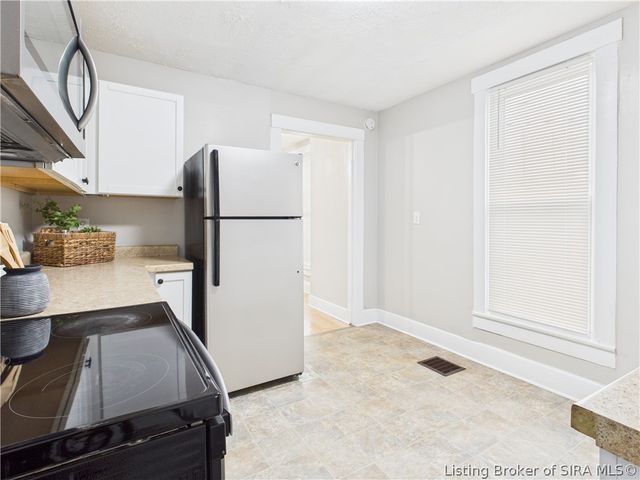 1026 N Clark Boulevard, Clarksville, IN 47129