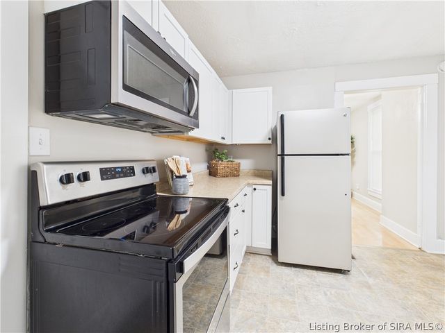 1026 N Clark Boulevard, Clarksville, IN 47129