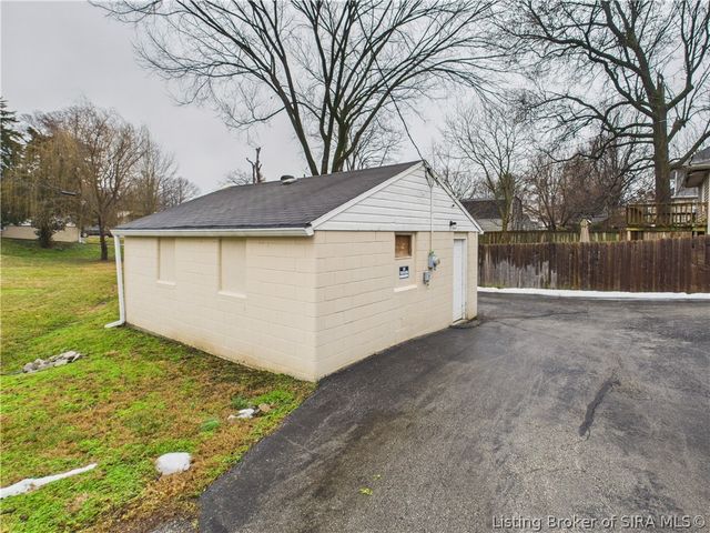 1026 N Clark Boulevard, Clarksville, IN 47129