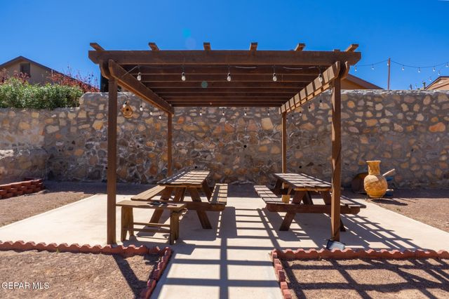 5943 APPLEWOOD Street, Santa Teresa, NM 88008