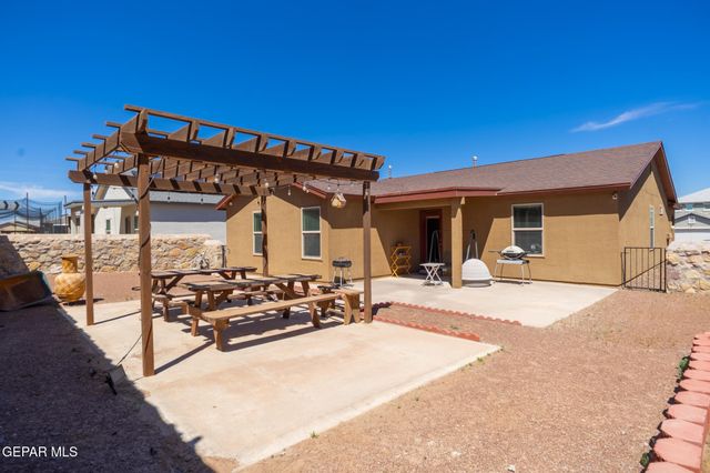 5943 APPLEWOOD Street, Santa Teresa, NM 88008