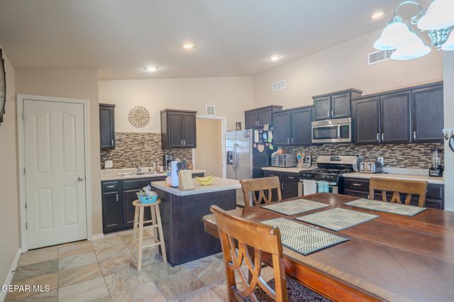 5943 APPLEWOOD Street, Santa Teresa, NM 88008