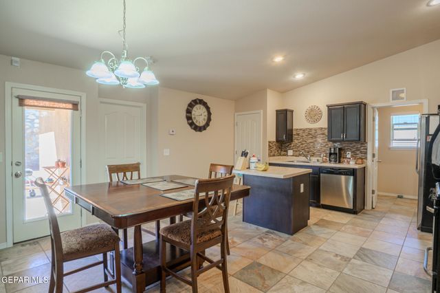 5943 APPLEWOOD Street, Santa Teresa, NM 88008