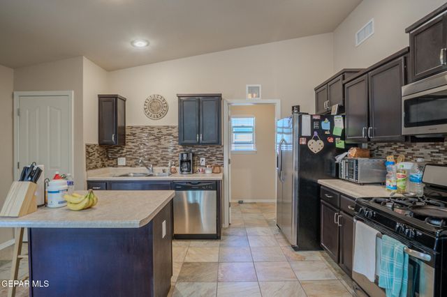 5943 APPLEWOOD Street, Santa Teresa, NM 88008