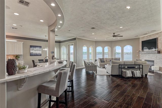 13625 Lakeside Place Drive, Willis, TX 77318