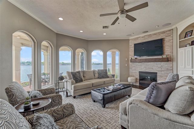 13625 Lakeside Place Drive, Willis, TX 77318