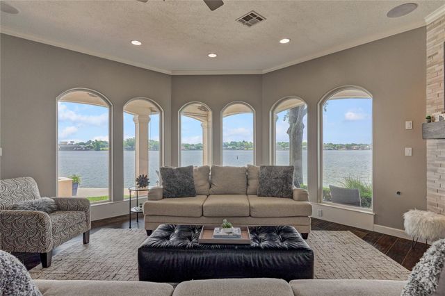 13625 Lakeside Place Drive, Willis, TX 77318