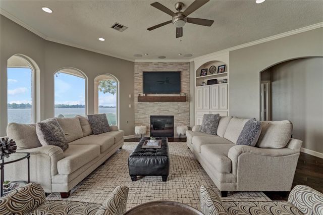 13625 Lakeside Place Drive, Willis, TX 77318