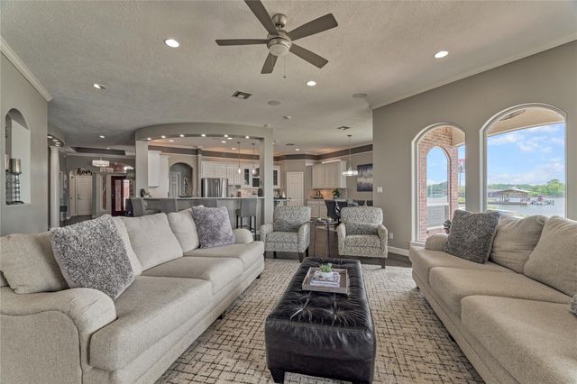 13625 Lakeside Place Drive, Willis, TX 77318