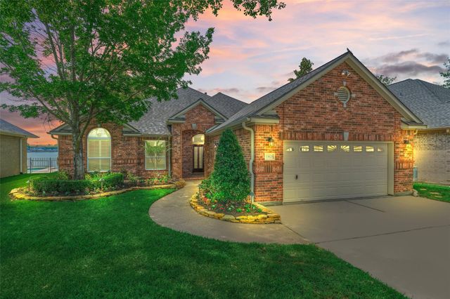 13625 Lakeside Place Drive, Willis, TX 77318