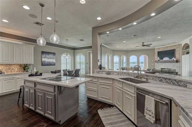 13625 Lakeside Place Drive, Willis, TX 77318