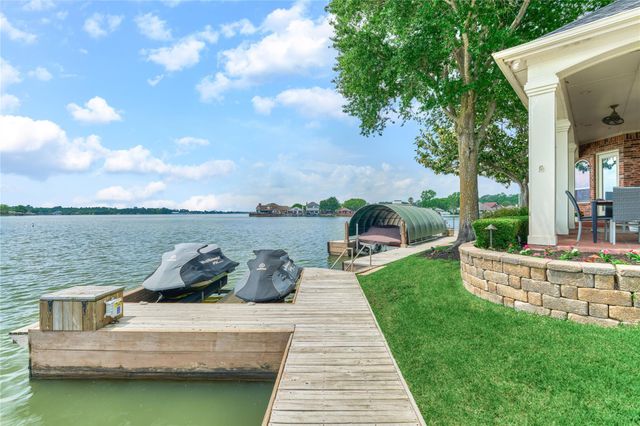 13625 Lakeside Place Drive, Willis, TX 77318