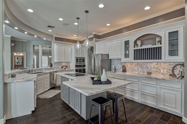 13625 Lakeside Place Drive, Willis, TX 77318