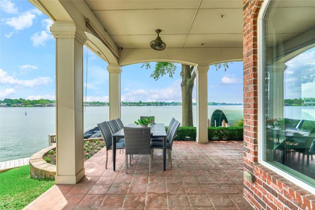 13625 Lakeside Place Drive, Willis, TX 77318