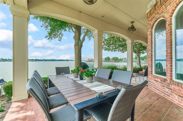 13625 Lakeside Place Drive, Willis, TX 77318