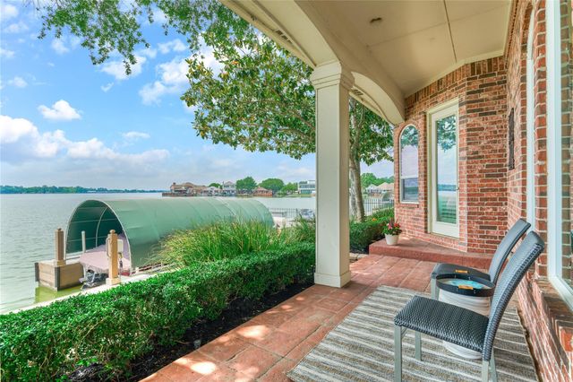 13625 Lakeside Place Drive, Willis, TX 77318