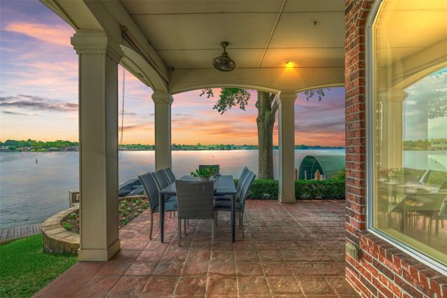 13625 Lakeside Place Drive, Willis, TX 77318