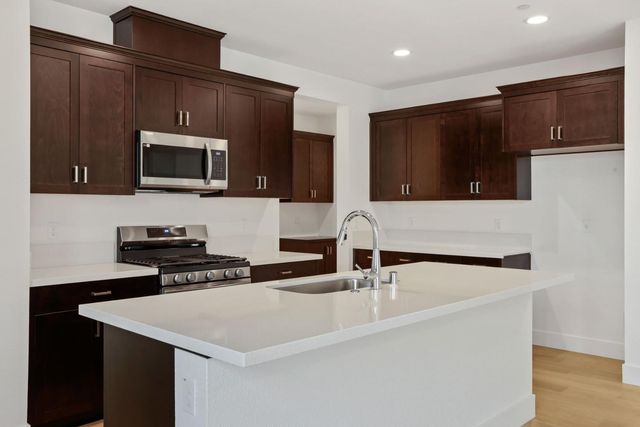 2171 Silk Ave, Manteca, CA 95337