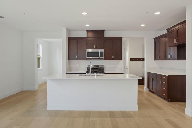 2171 Silk Ave, Manteca, CA 95337