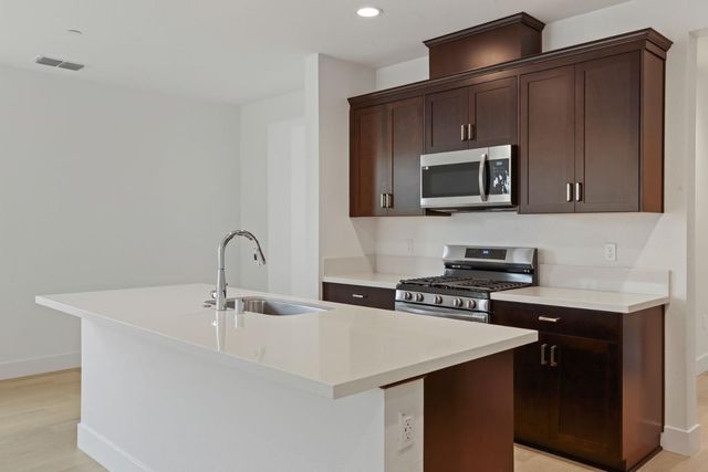 2171 Silk Ave, Manteca, CA 95337