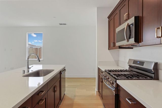 2171 Silk Ave, Manteca, CA 95337